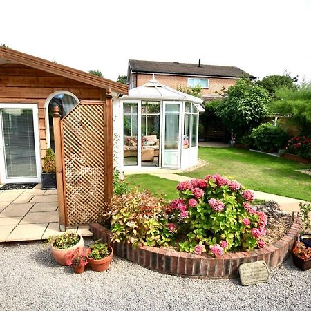 Formby Pinewood Studio Acomodação com café da manhã Exterior foto