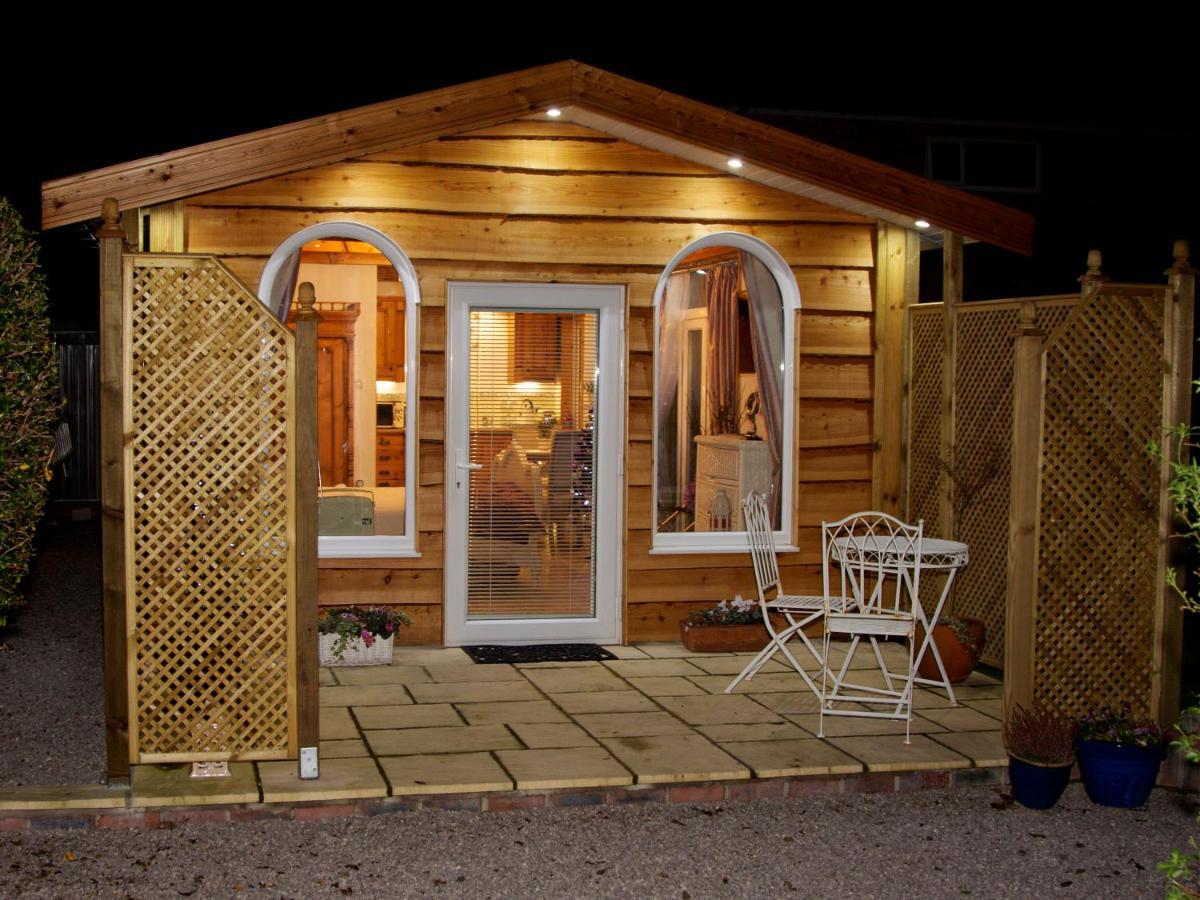 Formby Pinewood Studio Acomodação com café da manhã Exterior foto